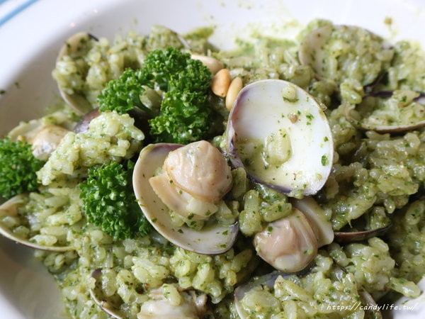 亞丁尼義式麵屋(逢甲店):台中美食│亞丁尼義式麵屋逢甲店〃台中平價好吃義大利麵推薦,還有復古英倫風裝潢也好好拍