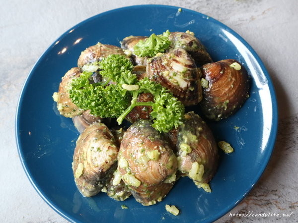 亞丁尼義式麵屋(逢甲店):台中美食│亞丁尼義式麵屋逢甲店〃台中平價好吃義大利麵推薦,還有復古英倫風裝潢也好好拍