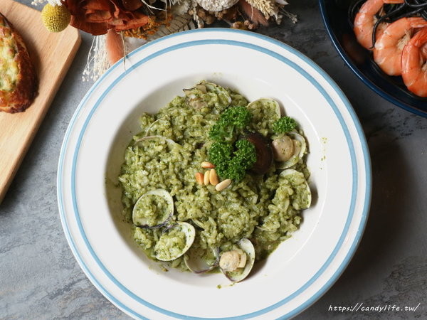 亞丁尼義式麵屋(逢甲店):台中美食│亞丁尼義式麵屋逢甲店〃台中平價好吃義大利麵推薦,還有復古英倫風裝潢也好好拍