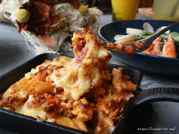 亞丁尼義式麵屋(逢甲店):台中美食│亞丁尼義式麵屋逢甲店〃台中平價好吃義大利麵推薦,還有復古英倫風裝潢也好好拍