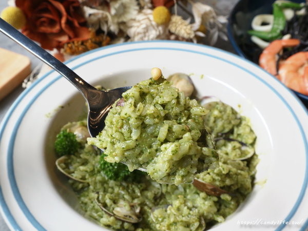 亞丁尼義式麵屋(逢甲店):台中美食│亞丁尼義式麵屋逢甲店〃台中平價好吃義大利麵推薦,還有復古英倫風裝潢也好好拍