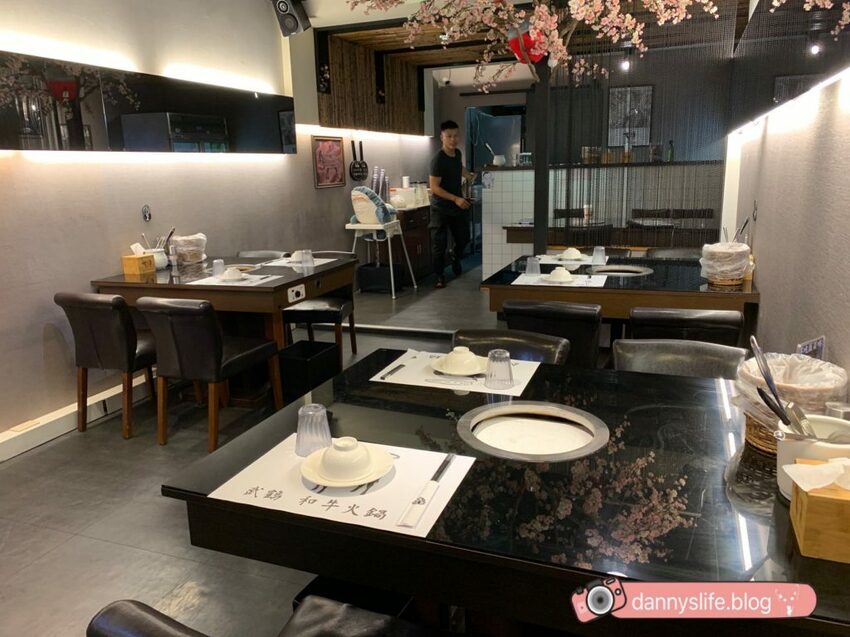 日本、澳洲和牛吃到飽。連海鮮也超新鮮不馬虎！寵物友善餐廳，連狗狗都有免費和牛吃到飽！丹尼的吃喝玩樂～