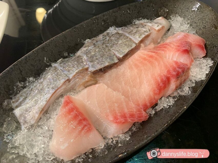 日本、澳洲和牛吃到飽。連海鮮也超新鮮不馬虎！寵物友善餐廳，連狗狗都有免費和牛吃到飽！丹尼的吃喝玩樂～