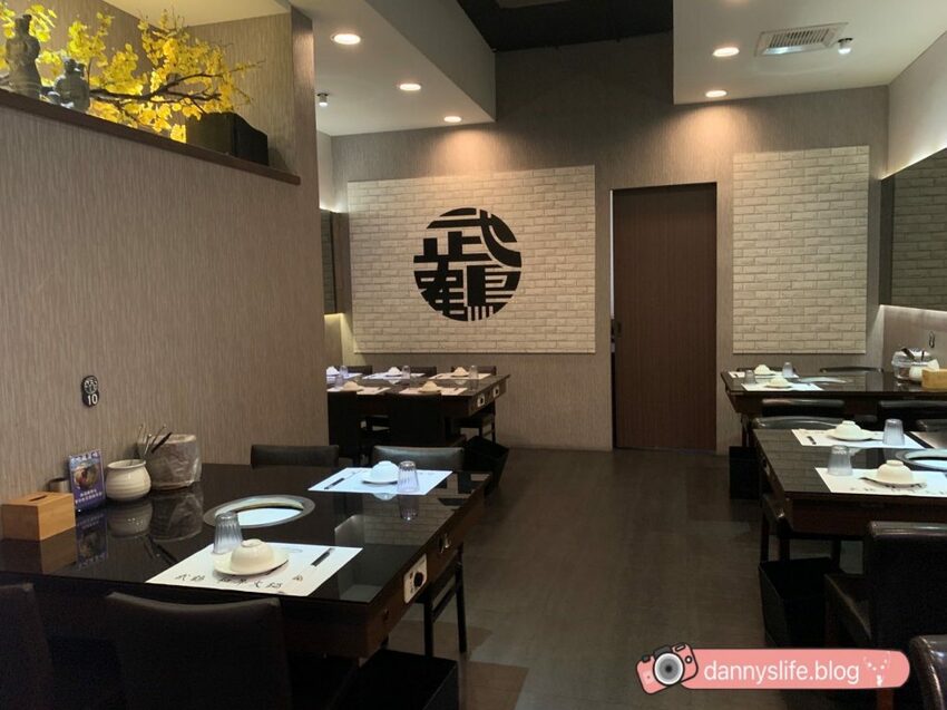 日本、澳洲和牛吃到飽。連海鮮也超新鮮不馬虎！寵物友善餐廳，連狗狗都有免費和牛吃到飽！丹尼的吃喝玩樂～