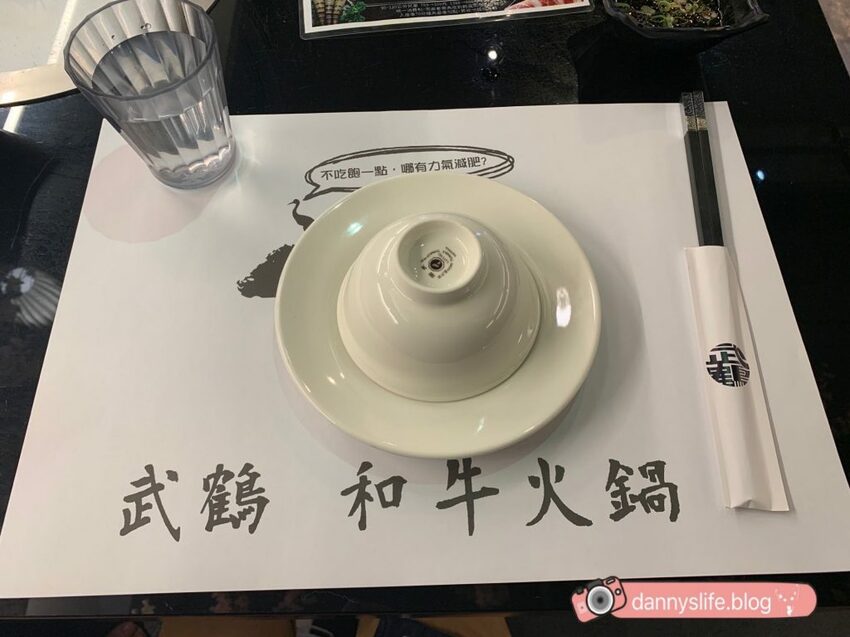 日本、澳洲和牛吃到飽。連海鮮也超新鮮不馬虎！寵物友善餐廳，連狗狗都有免費和牛吃到飽！丹尼的吃喝玩樂～