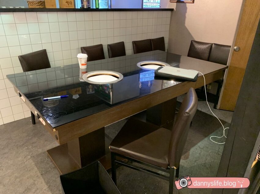 日本、澳洲和牛吃到飽。連海鮮也超新鮮不馬虎！寵物友善餐廳，連狗狗都有免費和牛吃到飽！丹尼的吃喝玩樂～