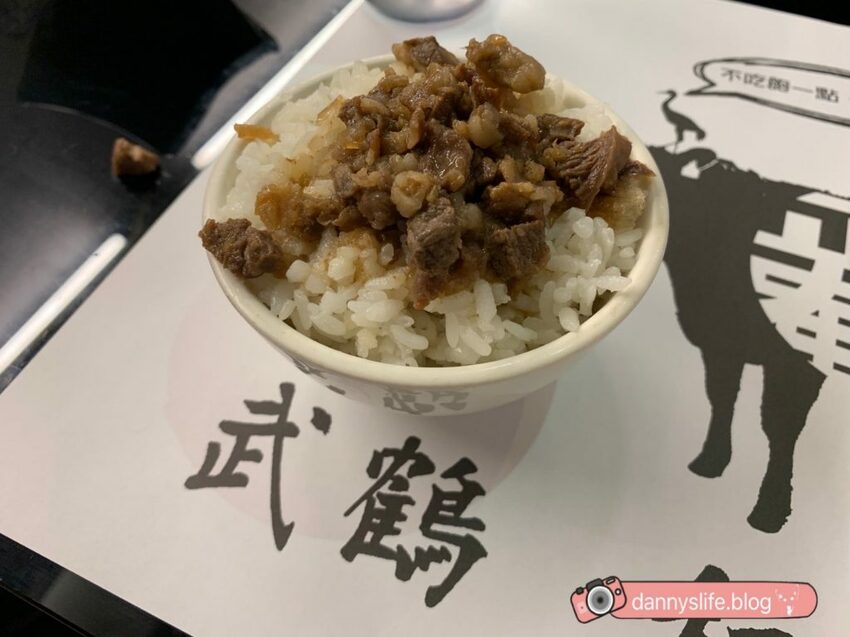 日本、澳洲和牛吃到飽。連海鮮也超新鮮不馬虎！寵物友善餐廳，連狗狗都有免費和牛吃到飽！丹尼的吃喝玩樂～