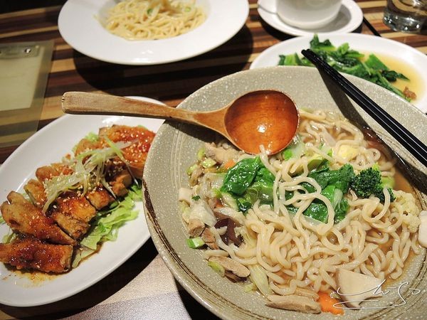 【永和 頂溪】老陳涼麵 - 樂華旗艦店 ➤ 涼麵加哇沙米出乎意料的合適 ! 雙醬涼麵 ! 炸醬+麻醬