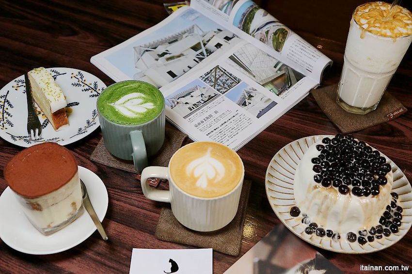 肥貓咖啡~藏身在神農街裡的老宅文青咖啡館!超療癒「貓咪咖啡廳」,貓奴必訪! - 台南好Food遊