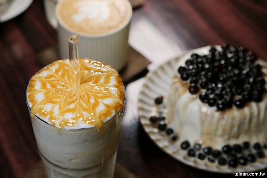 肥貓咖啡~藏身在神農街裡的老宅文青咖啡館!超療癒「貓咪咖啡廳」,貓奴必訪! - 台南好Food遊