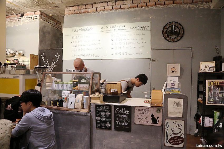 肥貓咖啡~藏身在神農街裡的老宅文青咖啡館!超療癒「貓咪咖啡廳」,貓奴必訪! - 台南好Food遊