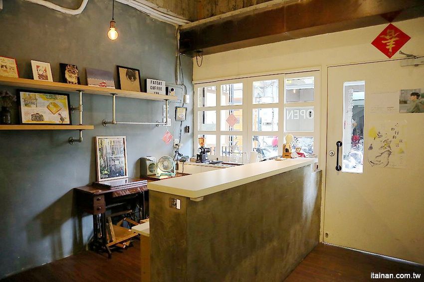 肥貓咖啡~藏身在神農街裡的老宅文青咖啡館!超療癒「貓咪咖啡廳」,貓奴必訪! - 台南好Food遊