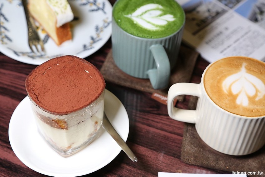 肥貓咖啡~藏身在神農街裡的老宅文青咖啡館!超療癒「貓咪咖啡廳」,貓奴必訪! - 台南好Food遊