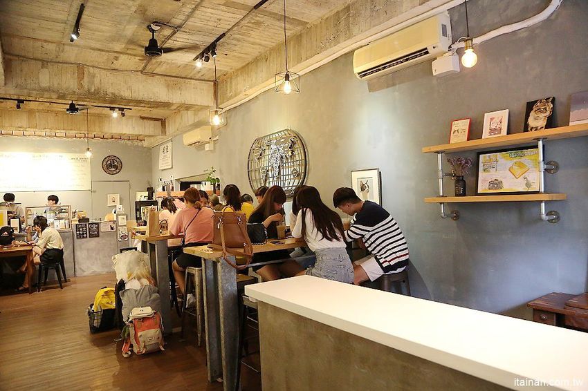 肥貓咖啡~藏身在神農街裡的老宅文青咖啡館!超療癒「貓咪咖啡廳」,貓奴必訪! - 台南好Food遊