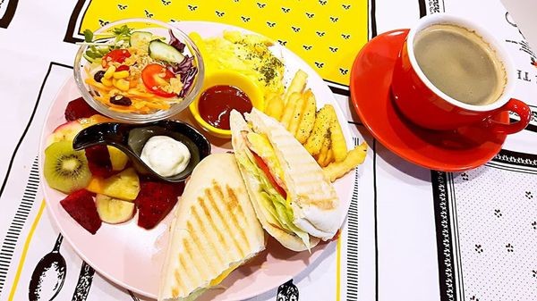 37375881_1876110355743509_3620734572435603456_n