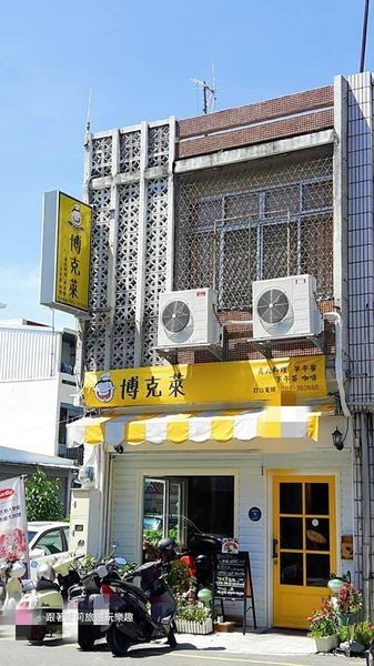 37230930_1872663939421484_2888051862278242304_n