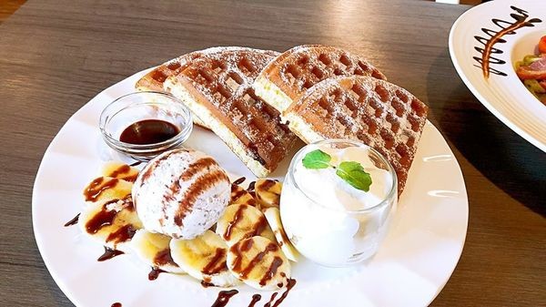 37353481_1876110419076836_4794917655511302144_n