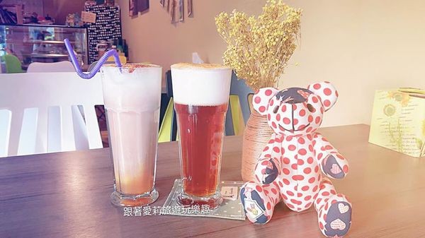 37327176_1872663759421502_7161318479532916736_n