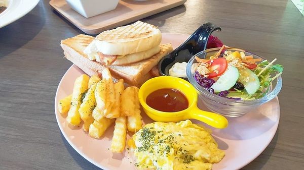 37384274_1876110305743514_617388307415826432_n