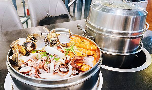 板橋海鮮塔推薦【蒸天下】海鮮蒸氣火鍋,眾星雲集的海鮮塔,分秒 板橋海鮮塔推薦【蒸天下】海鮮蒸氣火鍋,眾星雲集的海鮮塔,分秒