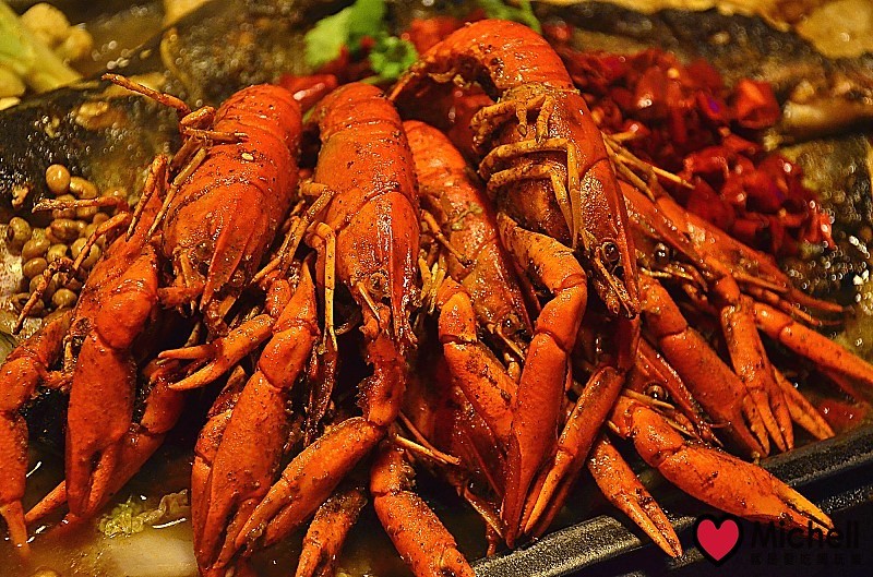 水貨 烤魚火鍋-新莊店