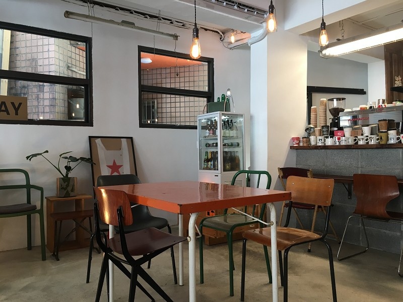 【台北｜萬隆站】ABD Coffee&Life＿將露營風格搬進室內的個性咖啡館＿丹麥厚片與黑糖拿鐵簡直絕配