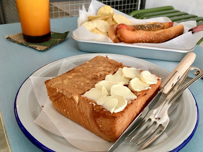 【台北｜萬隆站】ABD Coffee&Life＿將露營風格搬進室內的個性咖啡館＿丹麥厚片與黑糖拿鐵簡直絕配