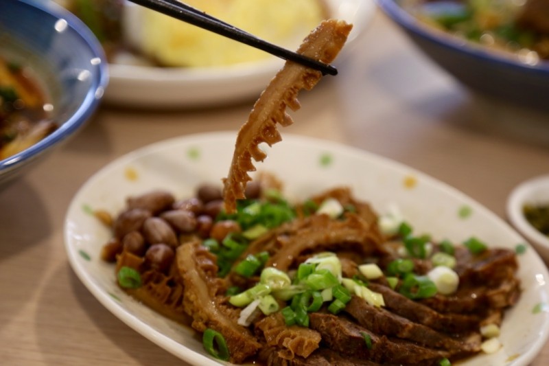 [台南]北區牛肉麵推薦 麻辣牛三寶牛腱燴飯親子友善 牛多多麵館滿500可外送