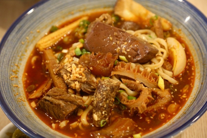 [台南]北區牛肉麵推薦 麻辣牛三寶牛腱燴飯親子友善 牛多多麵館滿500可外送