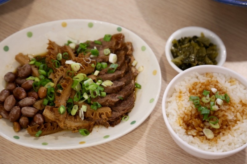 [台南]北區牛肉麵推薦 麻辣牛三寶牛腱燴飯親子友善 牛多多麵館滿500可外送