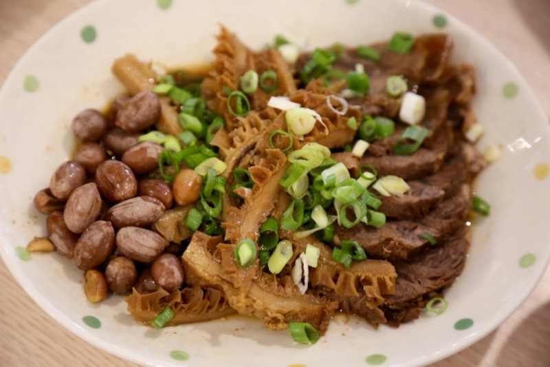 [台南]北區牛肉麵推薦 麻辣牛三寶牛腱燴飯親子友善 牛多多麵館滿500可外送