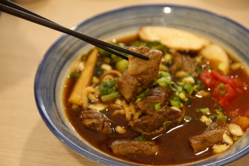 [台南]北區牛肉麵推薦 麻辣牛三寶牛腱燴飯親子友善 牛多多麵館滿500可外送