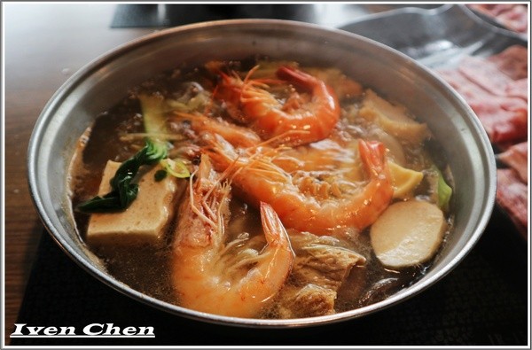 先精緻日式火鍋：《林口火鍋美食推薦》海陸精緻鍋物\  天然精燉湯頭\非嚐不可的極鮮海陸鍋及美國無骨牛小排鍋-『先精緻日式火鍋』