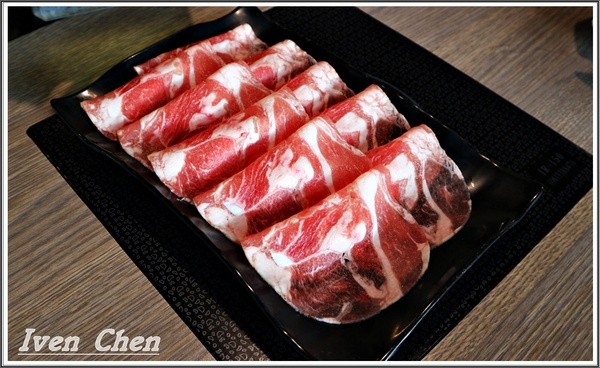 先精緻日式火鍋：《林口火鍋美食推薦》海陸精緻鍋物\  天然精燉湯頭\非嚐不可的極鮮海陸鍋及美國無骨牛小排鍋-『先精緻日式火鍋』