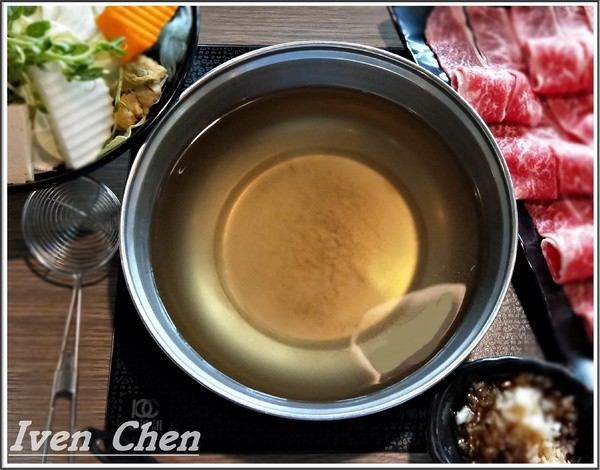 先精緻日式火鍋：《林口火鍋美食推薦》海陸精緻鍋物\  天然精燉湯頭\非嚐不可的極鮮海陸鍋及美國無骨牛小排鍋-『先精緻日式火鍋』