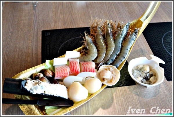 先精緻日式火鍋：《林口火鍋美食推薦》海陸精緻鍋物\  天然精燉湯頭\非嚐不可的極鮮海陸鍋及美國無骨牛小排鍋-『先精緻日式火鍋』