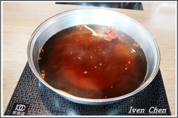 先精緻日式火鍋：《林口火鍋美食推薦》海陸精緻鍋物\  天然精燉湯頭\非嚐不可的極鮮海陸鍋及美國無骨牛小排鍋-『先精緻日式火鍋』