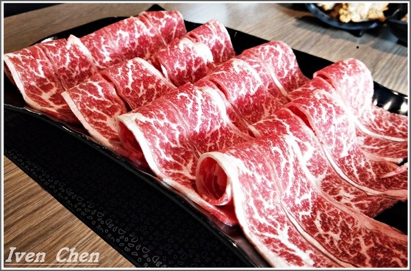 先精緻日式火鍋：《林口火鍋美食推薦》海陸精緻鍋物\  天然精燉湯頭\非嚐不可的極鮮海陸鍋及美國無骨牛小排鍋-『先精緻日式火鍋』