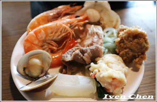 先精緻日式火鍋：《林口火鍋美食推薦》海陸精緻鍋物\  天然精燉湯頭\非嚐不可的極鮮海陸鍋及美國無骨牛小排鍋-『先精緻日式火鍋』