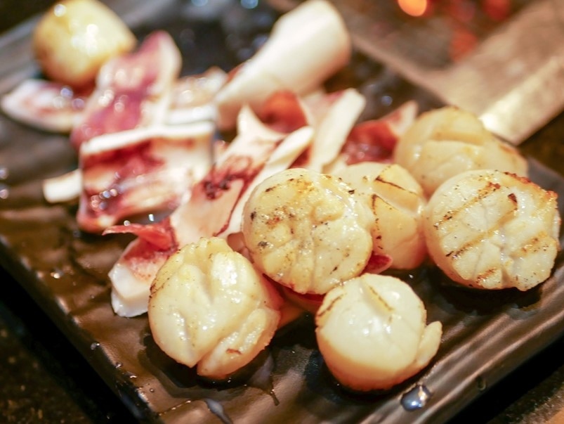 【忠孝新生】蟹宴日式頂級帝王蟹燒烤鍋物，頂級食材新鮮吃到飽！生食、火鍋、燒烤一次滿足！