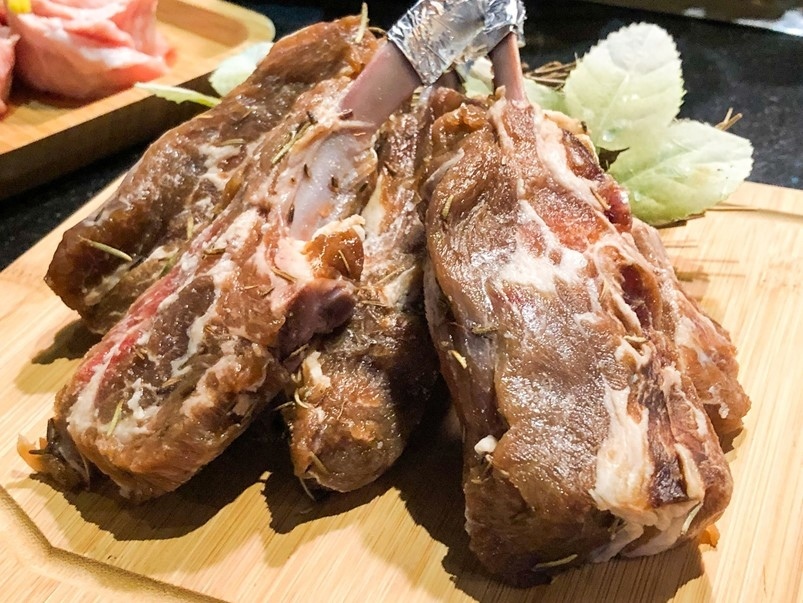 【忠孝新生】蟹宴日式頂級帝王蟹燒烤鍋物，頂級食材新鮮吃到飽！生食、火鍋、燒烤一次滿足！