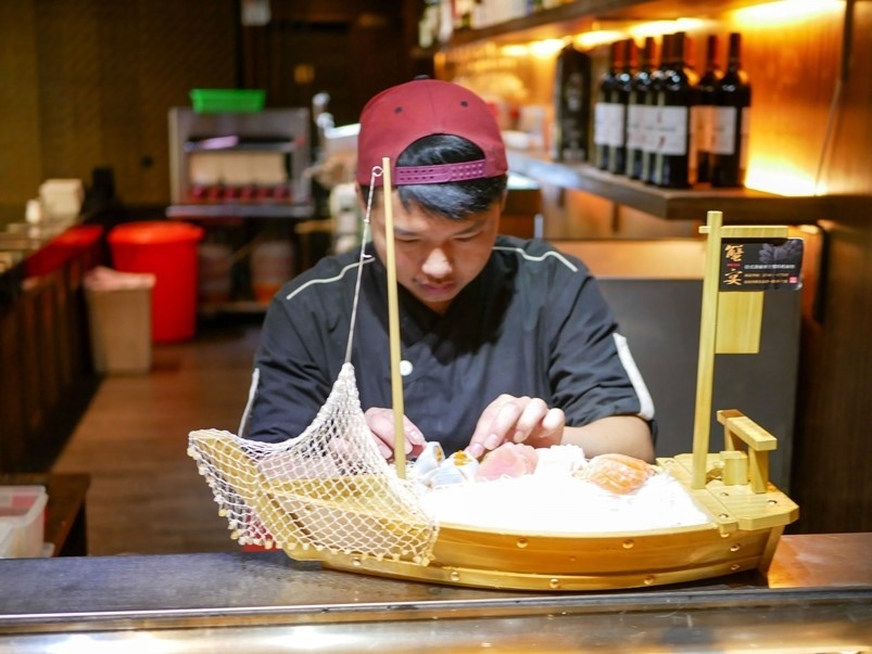 【忠孝新生】蟹宴日式頂級帝王蟹燒烤鍋物，頂級食材新鮮吃到飽！生食、火鍋、燒烤一次滿足！