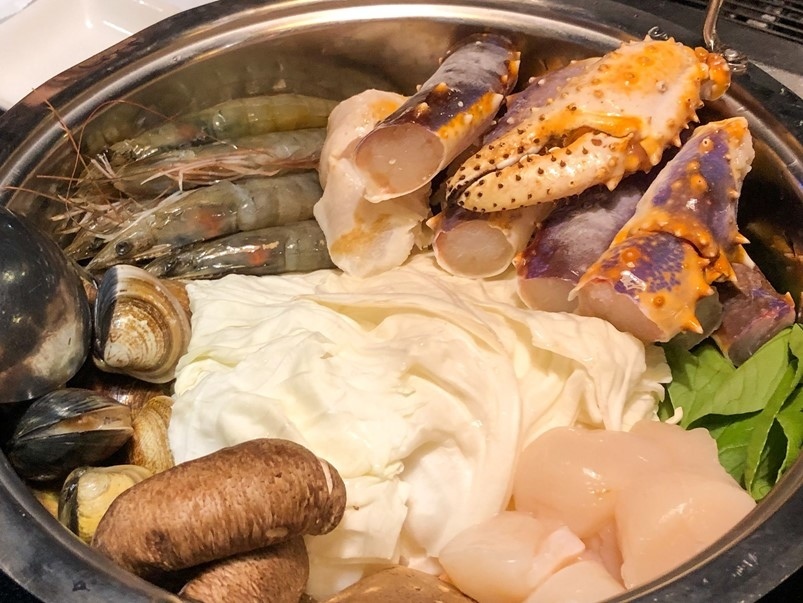 【忠孝新生】蟹宴日式頂級帝王蟹燒烤鍋物，頂級食材新鮮吃到飽！生食、火鍋、燒烤一次滿足！
