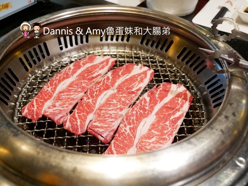 《台北帝王蟹吃到飽》蟹宴-日式頂級帝王蟹燒烤鍋物。澎湃海鮮頂級肉品哈根達斯吃到飽。汽水啤酒無限暢飲︱火烤兩吃一次滿足。新生高架橋旁（影片）