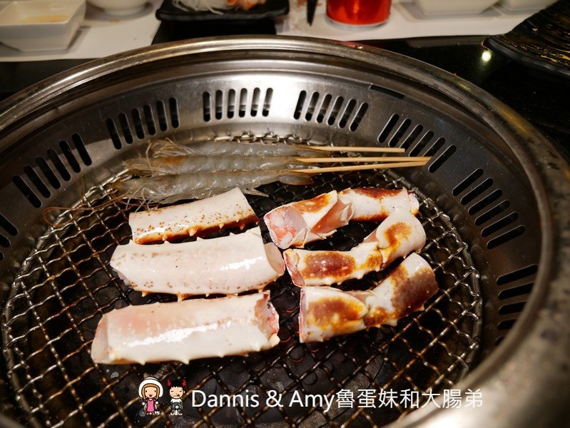 《台北帝王蟹吃到飽》蟹宴-日式頂級帝王蟹燒烤鍋物。澎湃海鮮頂級肉品哈根達斯吃到飽。汽水啤酒無限暢飲︱火烤兩吃一次滿足。新生高架橋旁（影片）