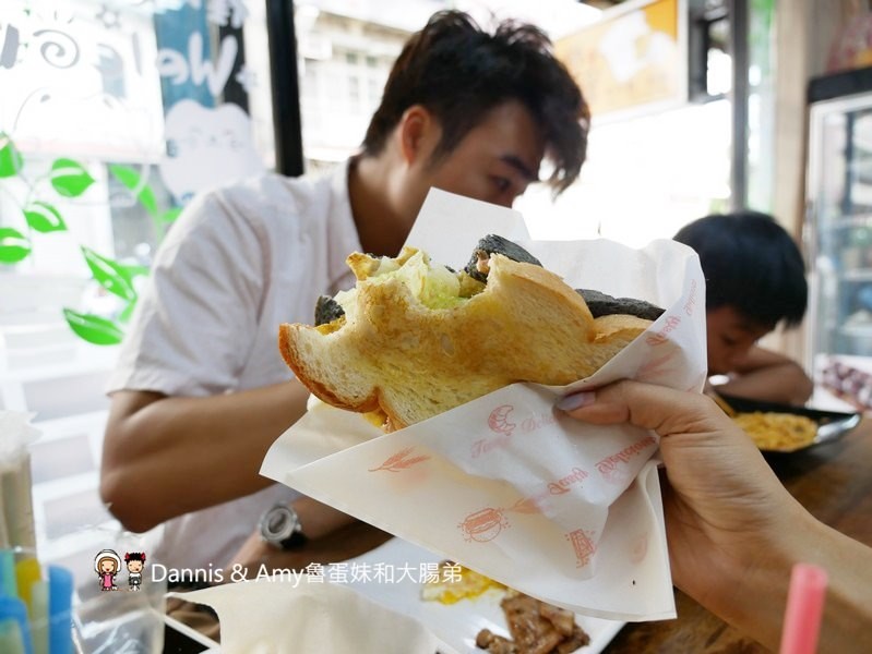 《新竹早餐推薦》用心美味的樂蜜早午餐。手工山型吐司x超值套餐營養滿點x林華泰紅茶︱學生美食篇(影片) 《新竹早餐推薦》用心美味的樂蜜早午餐。手工山型吐司x超值套餐營養滿點x林華泰紅茶︱學生美食篇(影片)