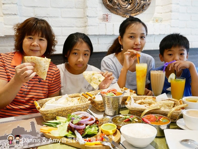 《台中異國美食》Chillies淇里思印度餐廳-台中朝富店。必點特色烤餅x各式風味咖哩︳菜單價格。推薦菜色（影片）