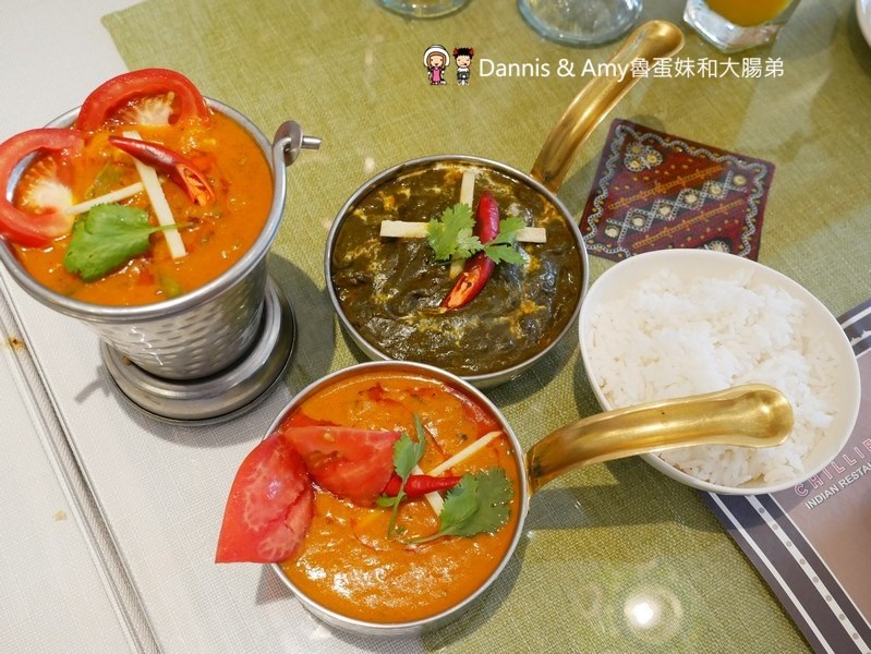 《台中異國美食》Chillies淇里思印度餐廳-台中朝富店。必點特色烤餅x各式風味咖哩︳菜單價格。推薦菜色（影片）