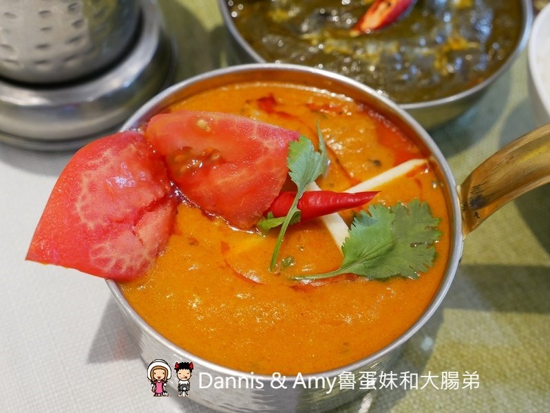 《台中異國美食》Chillies淇里思印度餐廳-台中朝富店。必點特色烤餅x各式風味咖哩︳菜單價格。推薦菜色（影片）