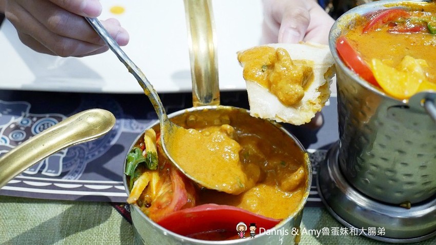 《台中異國美食》Chillies淇里思印度餐廳-台中朝富店。必點特色烤餅x各式風味咖哩︳菜單價格。推薦菜色（影片）